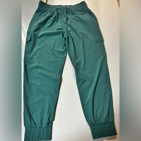 All in Motion Active Light Mid-Rise Cargo Forest Green Jogger Pants NWT - Picture 5 of 10